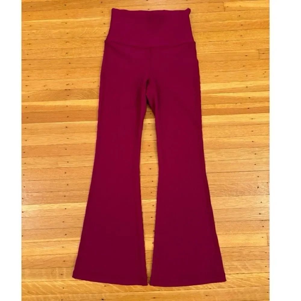 Athleta purple/fuchsia ribbed flare leggings